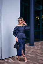 画像をギャラリービューアに読み込む, Off Shoulder Peplum Blouse.
