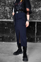 画像をギャラリービューアに読み込む, Pinstripe Cargo Skirt.