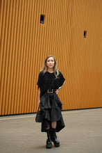 画像をギャラリービューアに読み込む, Random Gather Skirt.