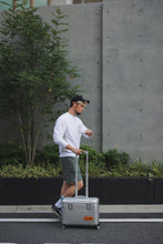 画像をギャラリービューアに読み込む, Nylon combination Sweatshirt.