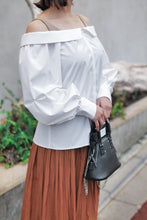 画像をギャラリービューアに読み込む, Off Shoulder Peplum Blouse.