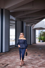 画像をギャラリービューアに読み込む, Off Shoulder Peplum Blouse.