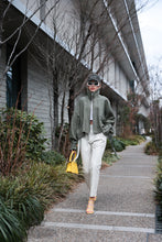 画像をギャラリービューアに読み込む, Chambray Chino Tapered Pants.