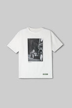 画像をギャラリービューアに読み込む, Graphic T-shirt "Beyond The Era"